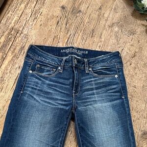 American Eagle Outfitters skinny Dark Blue Jeans size8.     A
